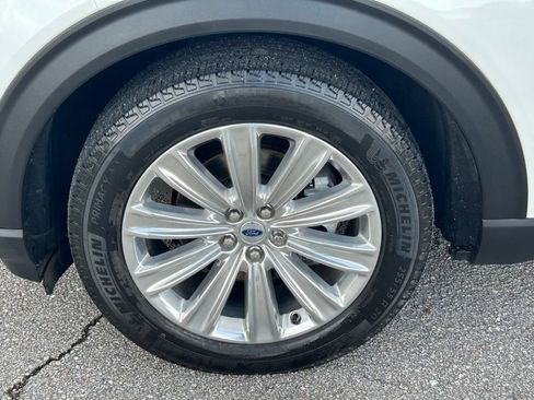 Used 2024 Ford Explorer Limited w/ Limited Technology Package RWD image 19