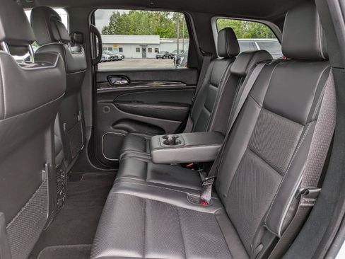 Used 2019 Jeep Grand Cherokee Overland AWD/4WD image 23