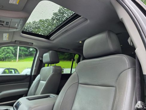 Used 2018 Chevrolet Suburban LT w/ Luxury Package AWD/4WD image 11