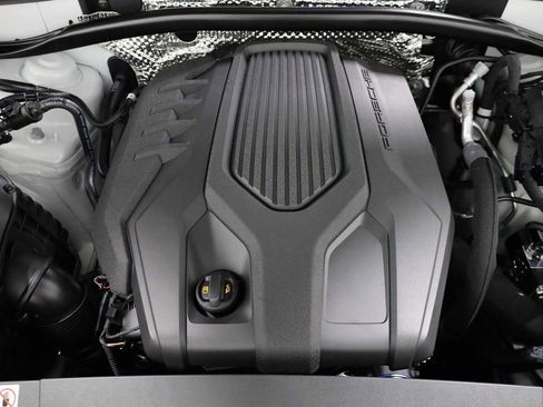 Certified 2026 Porsche Macan AWD/4WD image 42