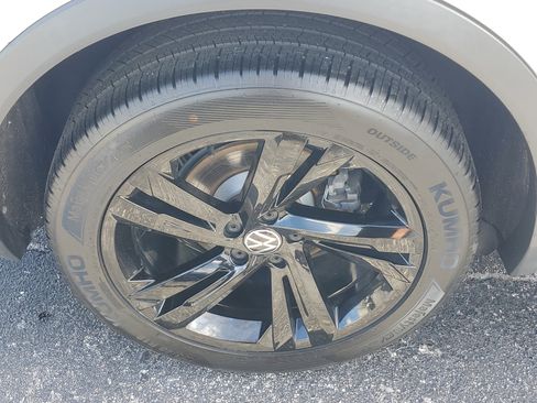 Used 2023 Volkswagen Tiguan SE R-Line image 9