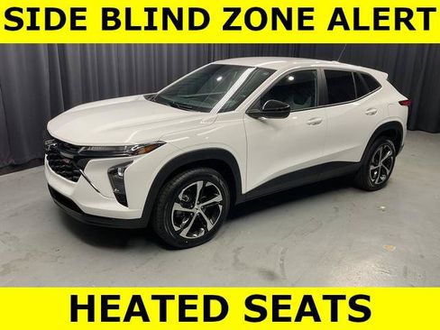 Used 2024 Chevrolet Trax RS w/ Driver Confidence Package FWD image 2