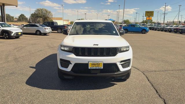 Used 2024 Jeep Grand Cherokee Altitude AWD/4WD image 3