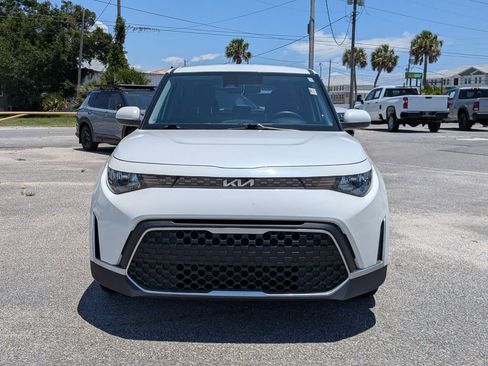 Used 2023 Kia Soul LX w/ Option Group 015 FWD image 2