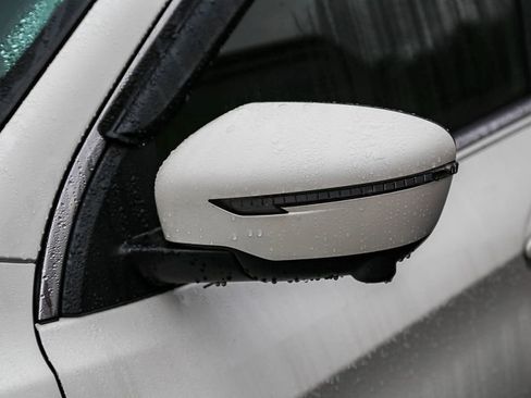 Used 2019 Nissan Rogue Sport SL w/ Premium Package image 5