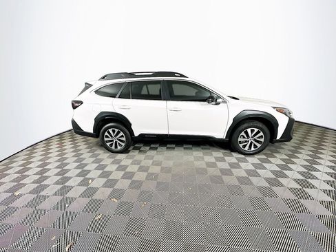 Used 2025 Subaru Outback Premium AWD/4WD image 11