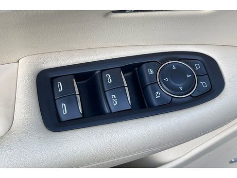 Used 2017 Cadillac XT5 Luxury w/ Driver Awareness Package image 13