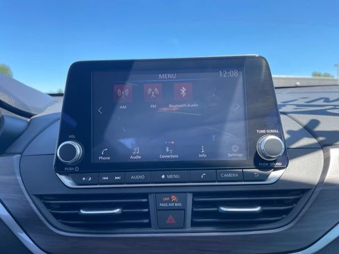 Used 2024 Nissan Altima 2.5 SV FWD image 10