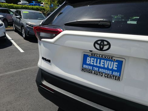 Used 2022 Toyota RAV4 XLE w/ XLE Grade Weather Package AWD/4WD image 13