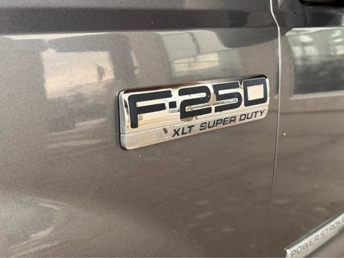 Used 2005 Ford F250 XLT image 8