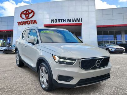 Used 2022 Volvo XC40 T5 Momentum