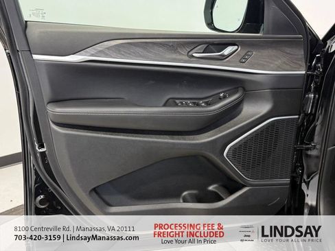 New 2025 Jeep Grand Cherokee Limited w/ Luxury Tech Group II AWD/4WD image 17