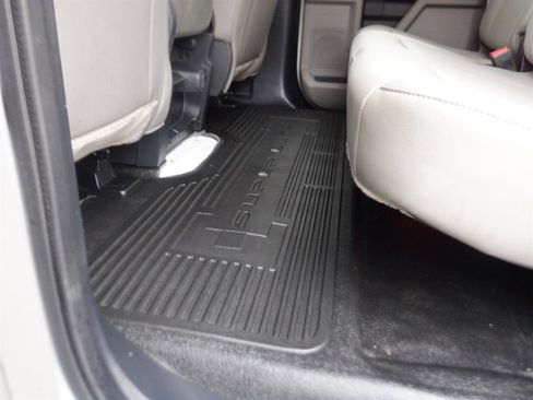 Used 2022 Ford F550 4x4 Crew Cab Super Duty w/ Power Equipment Group image 13