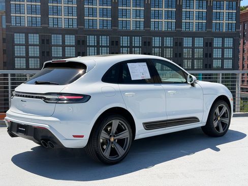 Certified 2026 Porsche Macan AWD/4WD image 7