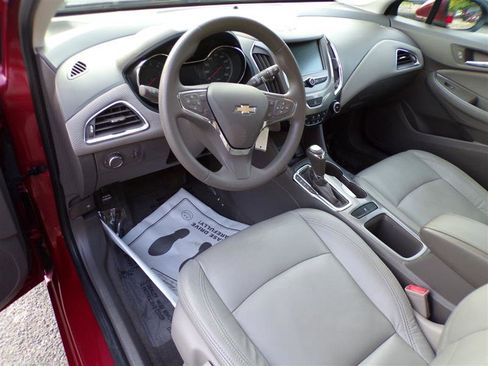 Used 2017 Chevrolet Cruze LT image 17
