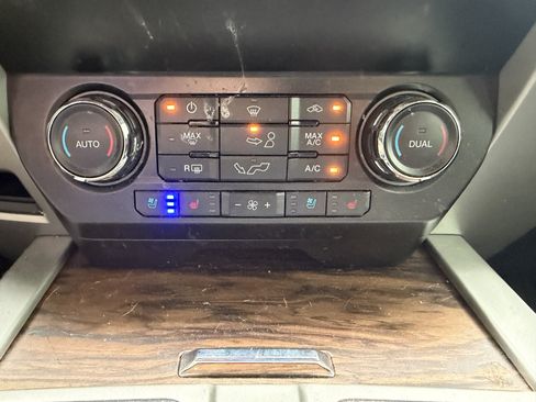 Used 2019 Ford F150 Lariat AWD/4WD image 18