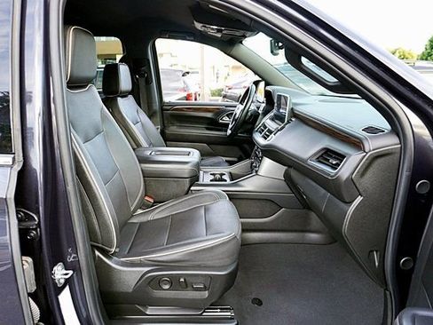 Used 2023 Chevrolet Suburban Premier image 11