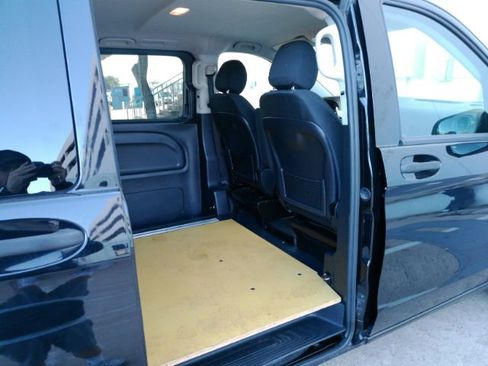 Used 2019 Mercedes-Benz Metris Passenger image 23