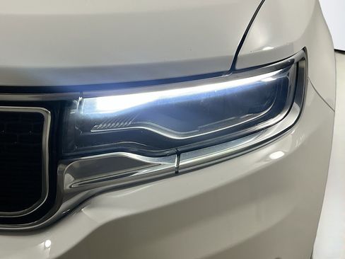 Used 2023 Jeep Wagoneer L Series II image 11