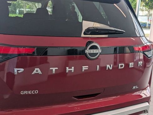 Used 2023 Nissan Pathfinder SL image 10