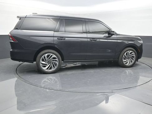Used 2025 Lincoln Navigator Reserve AWD/4WD image 31