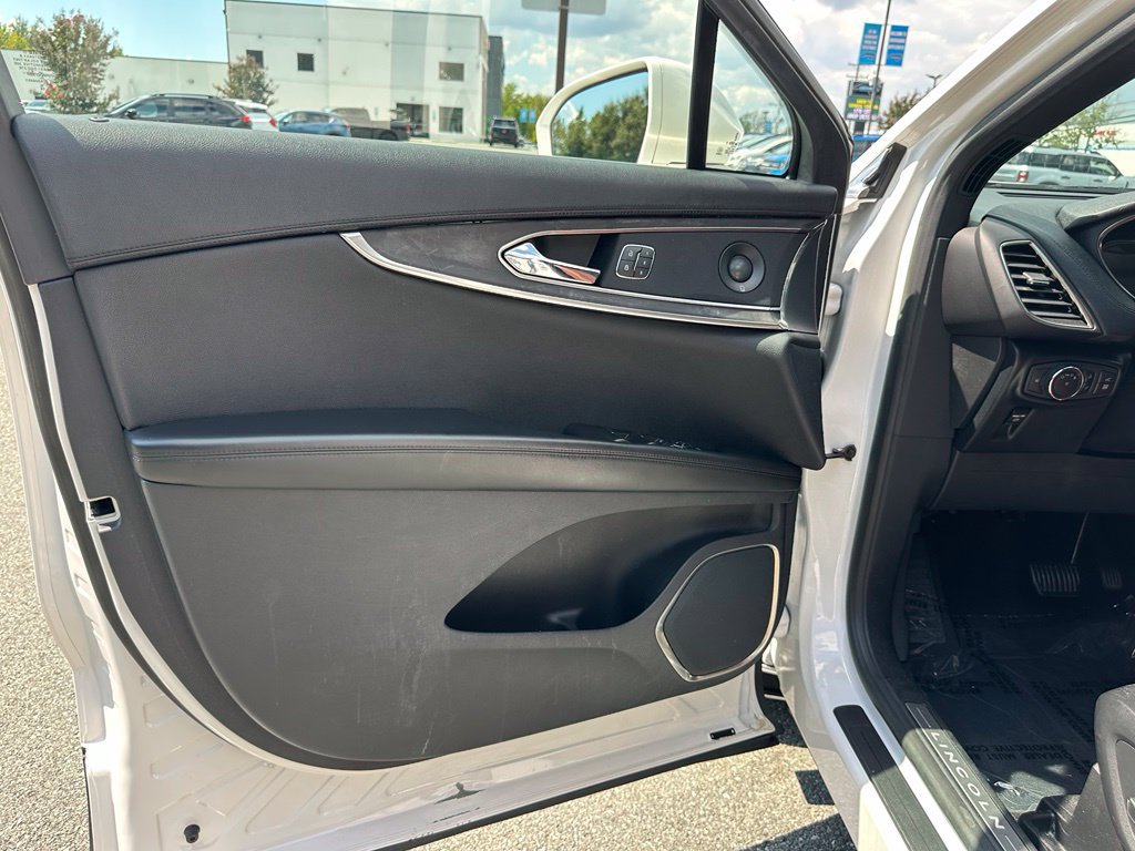 Used 2019 Lincoln Nautilus Reserve FWD image 16