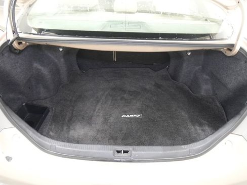 Used 2010 Toyota Camry LE FWD image 17