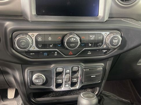 Used 2023 Jeep Wrangler Unlimited w/ Cold Weather Group AWD/4WD image 18