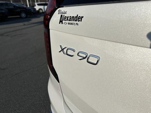 Used 2026 Volvo XC90 B5 Plus w/ Protection Package image 11