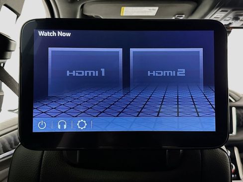 Used 2023 GMC Yukon Denali w/ Advanced Technology Package AWD/4WD image 26