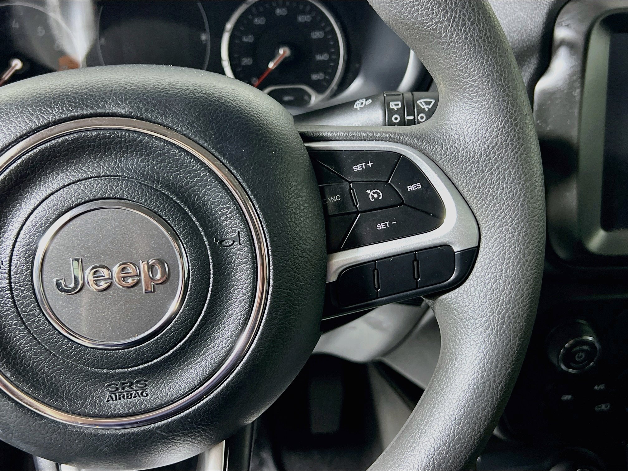 Used 2023 Jeep Renegade Latitude AWD/4WD image 19