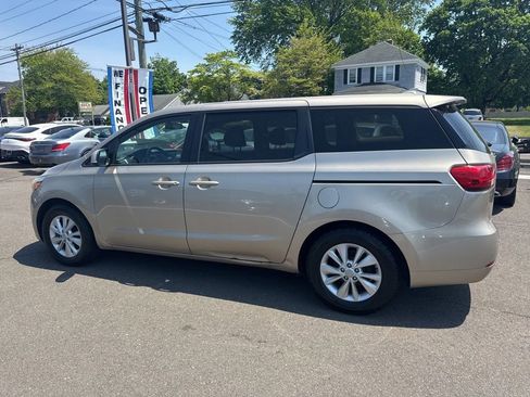 Used 2017 Kia Sedona LX FWD image 12