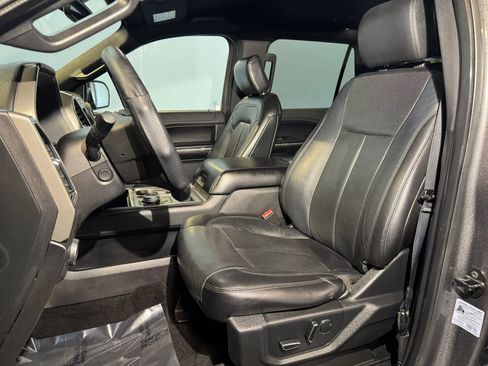 Used 2018 Ford Expedition Max XLT w/ Equipment Group 202A RWD image 10