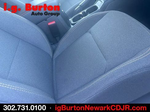Used 2026 Jeep Wrangler Unlimited Sahara AWD/4WD image 7