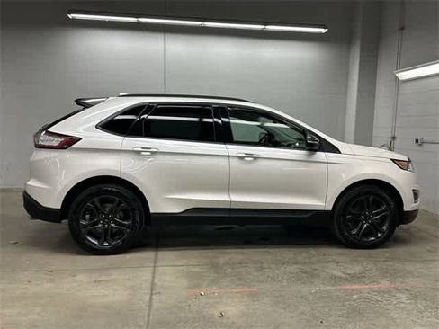 Used 2018 Ford Edge SEL image 3