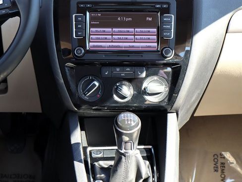 Used 2015 Volkswagen Jetta TDI SE FWD image 13