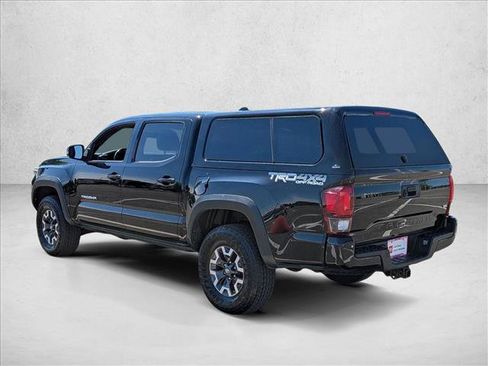 Used 2018 Toyota Tacoma TRD Off-Road AWD/4WD image 8