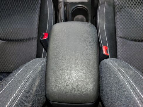 Used 2017 Subaru Forester 2.5i Premium AWD/4WD image 38