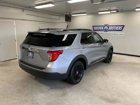 Used 2022 Ford Explorer XLT image 9