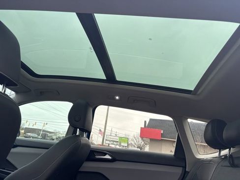 Used 2023 Volkswagen Taos SE w/ Panoramic Sunroof Package image 20