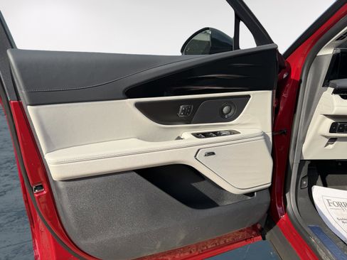 New 2026 Lincoln Nautilus Reserve AWD/4WD image 11