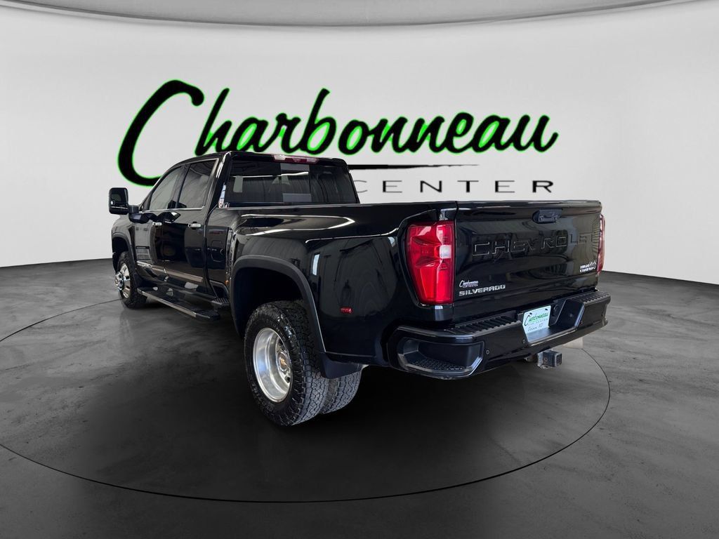 Used 2024 Chevrolet Silverado 3500 High Country w/ High Country Premium Package AWD/4WD image 3