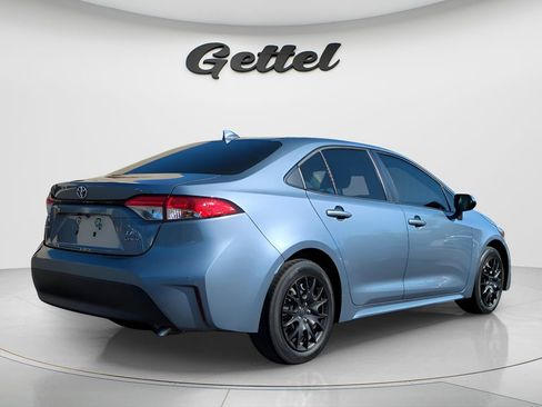 Used 2025 Toyota Corolla LE image 3