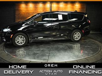 Used 2025 Chrysler Pacifica Select FWD video 1