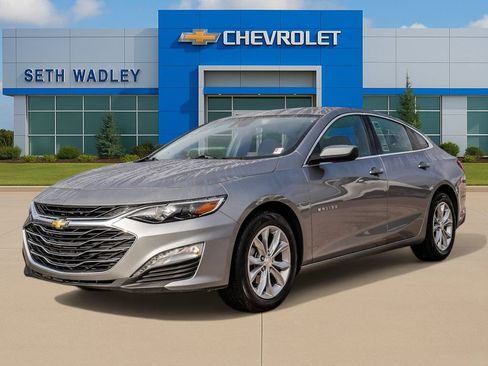 Used 2025 Chevrolet Malibu LT FWD image 3