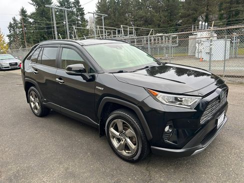 Used 2020 Toyota RAV4 Limited image 3
