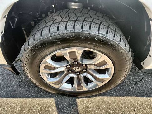 Used 2024 RAM 1500 Limited AWD/4WD image 10