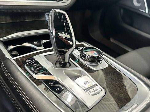 Used 2022 BMW 750Li xDrive AWD/4WD image 17