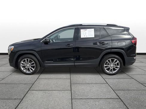 Used 2022 GMC Terrain SLT image 2