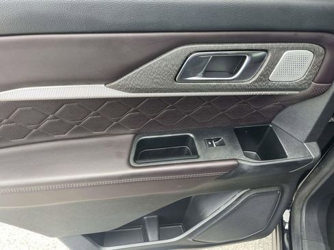 Used 2025 Ford Explorer Platinum w/ LUX Leather Package AWD/4WD image 12